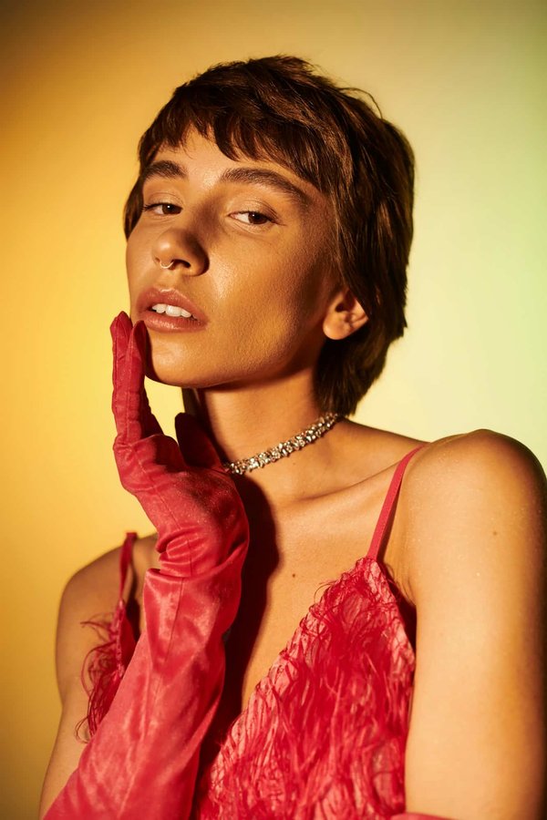 Comment choisir une jupe crayon pour un look professionnel et féminin?