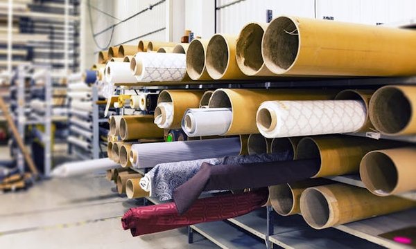 Comment sélectionner des tissus durables pour une garde-robe éthique?